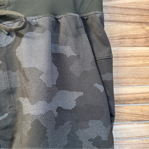 Lululemon T.H.E. Short Camo Size M - Picture 4 of 6